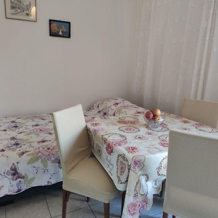 Apartments Josi - Parking And Barbecue Grebastica Luaran gambar